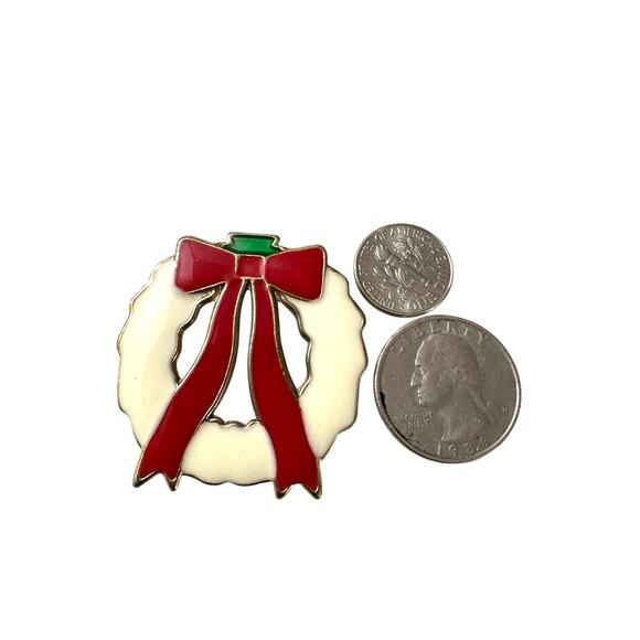 Vintage White Holiday Christmas Wreath with Red Bow for Festive Wear - Picture 3 of 3